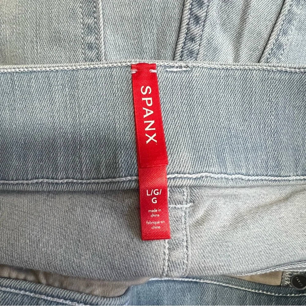 NEW NWT SPANX Flare Jean In Retro Light Wash
